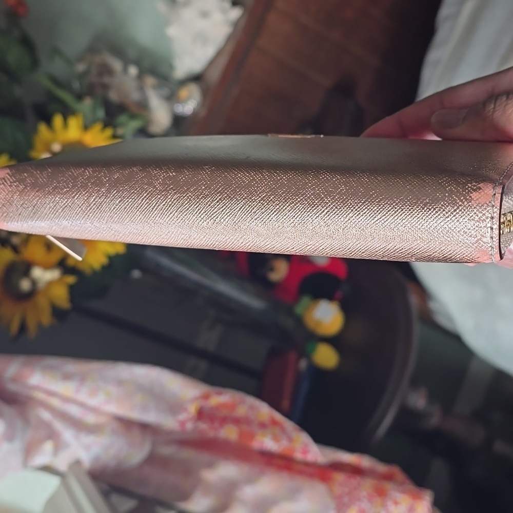 ✨Kate Spade Metallic Gold Zip Around Wallet ✨ - Picture 5 of 11